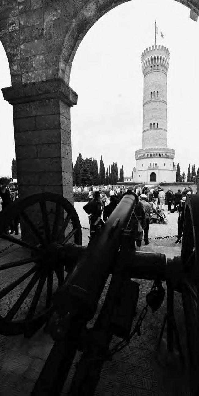 LA TORRE MONUMENTALE FU REALIZZATA A FINE OTTOCENTO E DEDICATA AL RE VITTORIO EMANUELE II Accanto sono visitabili anche il museo della Battaglia e l Ossario, collocato nella chiesa romanica di San