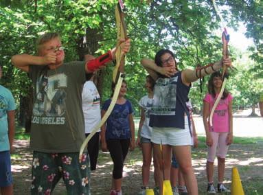 GREEN SPORT BUSANA Sport e divertimento immersi nel Parco nazionale dell Appennino tosco-emiliano CON IL PATROCINIO DI La base delle vacanze è l Albergo il Castagno, una struttura spaziosa e moderna