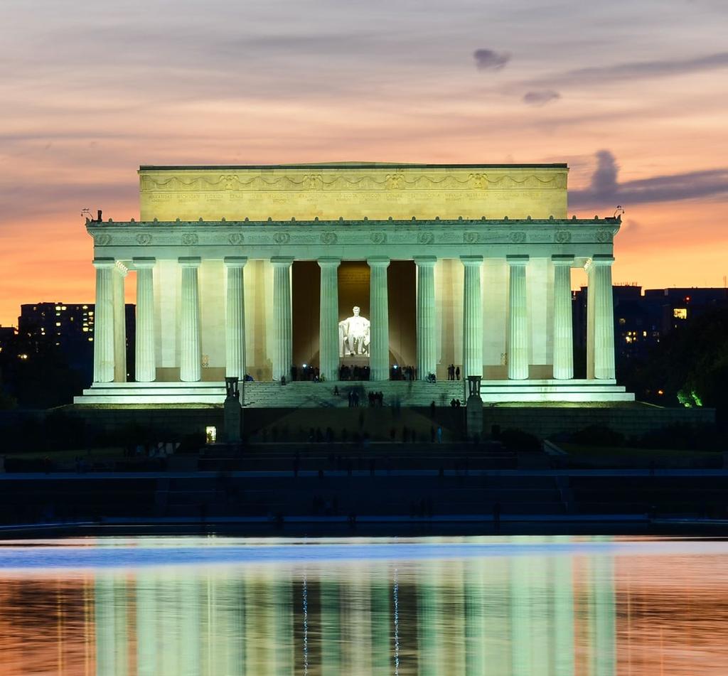 Lincoln Memorial Abraham Lincoln occupa un posto unico nella storia degli Stati Uniti: non solo salvò l Unione, ma consolidò il principio fondamentale della nazione che tutti gli uomini sono stati