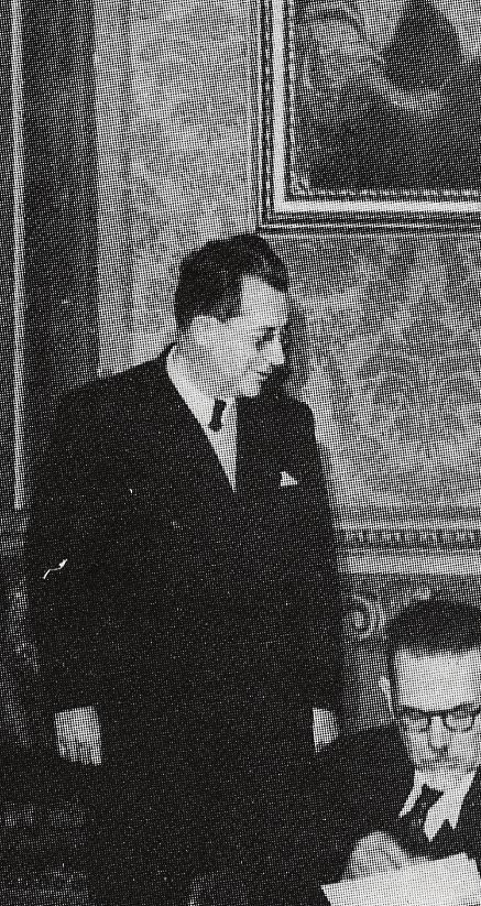 L ATTENTATO A TOGLIATTI Nel luglio del 1948 uno studente di destra attentò alla vita di Palmiro Togliatti.