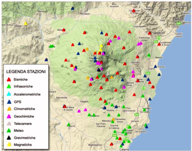 3. ATTIVITÀ DI MONITORAGGIO L attività di monitoraggio e sorveglianza del vulcano è assicurata permanentemente dall I.N.G.V. - Sezione di Catania, centro di competenza che opera in regime di convenzione con il D.