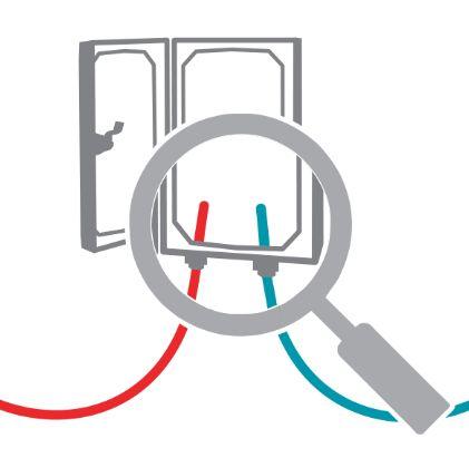 Fisso la batteria alla piastra di metallo con il sistema a