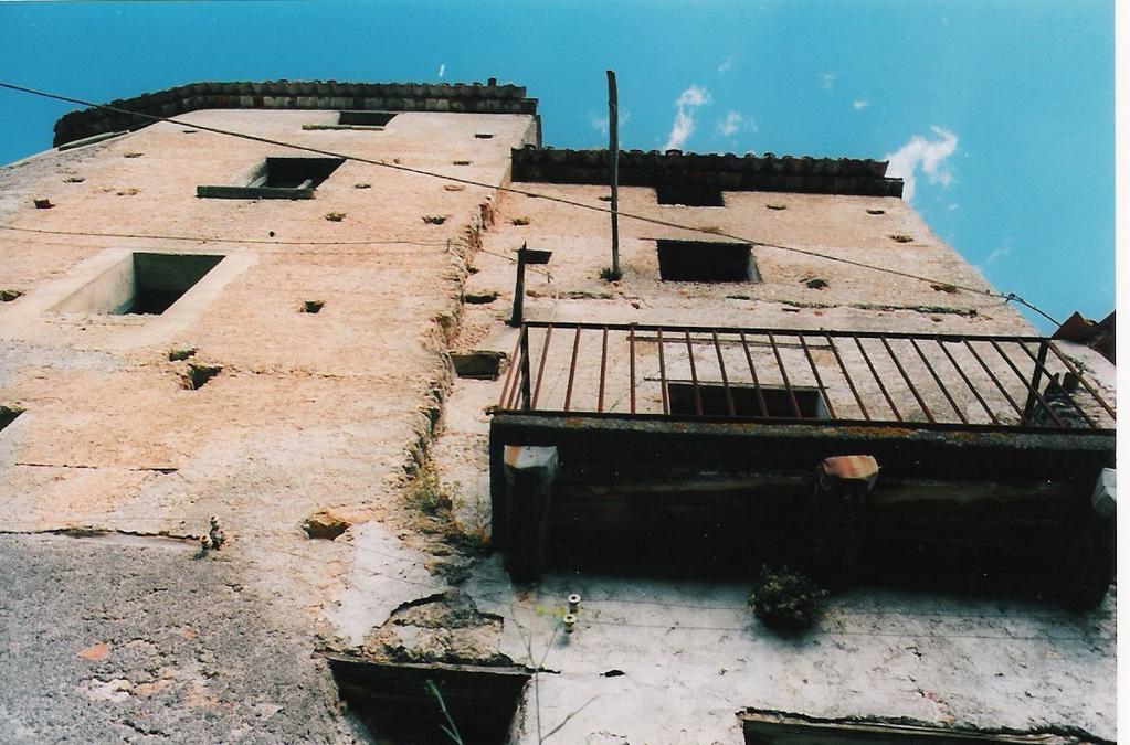 agricoli, mentre il primo e il secondo piano sono adibiti