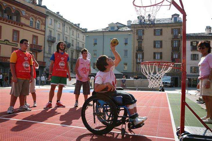 Alle 19,00 partenza alla volta di Lucca (Km 10) dove raggiungeremo la palestra Ego Wellness per conoscere gli atleti dell Associazione Amici