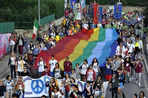 PerugiAssisi. Una grande manifestazione di pace Grazie a tutti quelli che l'hanno fatta!!! Succede quando si dà spazio alla scuola e ai giovani.