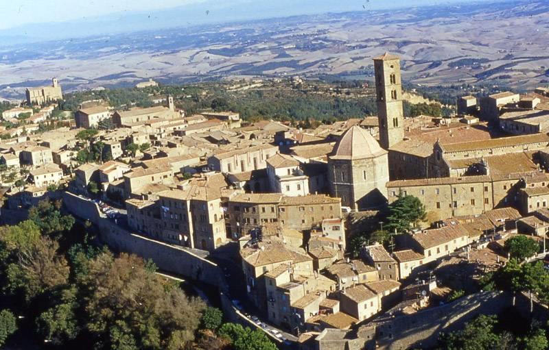 Pomeriggio Biciclettata lungo i bastioni medievali integri che circondano l incantevole città di Lucca con guida del posto (1 ora circa).