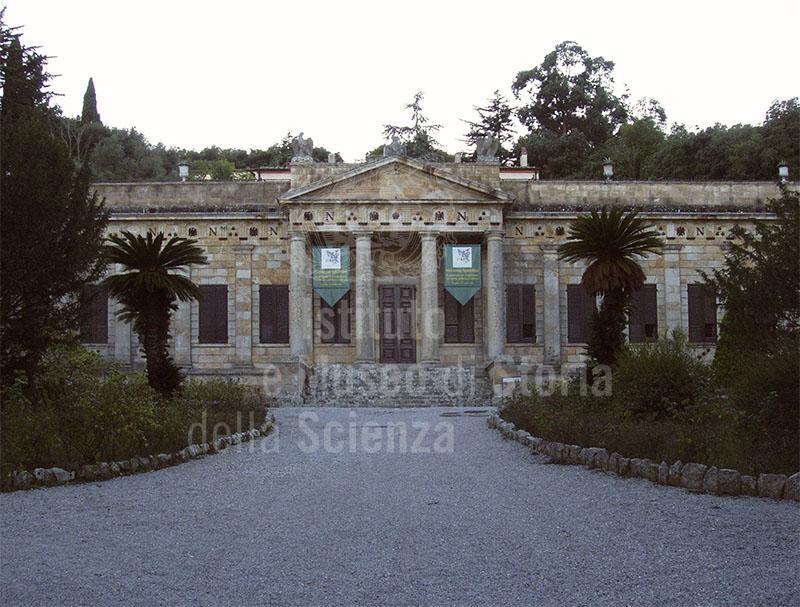 DOPO LA CAMPAGNA DI RUSSIA INIZIA IL DECLINO DI NAPOLEONE Nel 1813 GranBretagna, Austria, Prussia, Russia e Svezia sconfiggono Napoleone a Lipsia Villa San Martino, residenza di