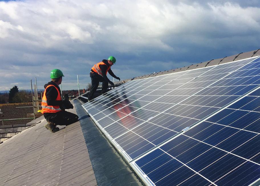 Benefici SolarEdge: Maggiore Sicurezza Maggiore Sicurezza: Valore per il Proprietario di Casa Anche se da decenni gli impianti fotovoltaici si dimostrano una tecnologia sicura, SolarEdge anche in