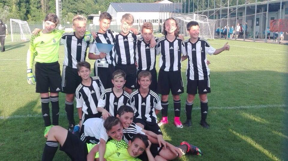 RESOCONTO SCUOLA CALCIO JUVENTUS 20-21 MAGGIO Giovanissimi 2003 Purtroppo non vanno oltre un altro pareggio, questa volta per 1 a 1 in casa dello Sparta Novara, in virtù della vittoria del Pozzomaina