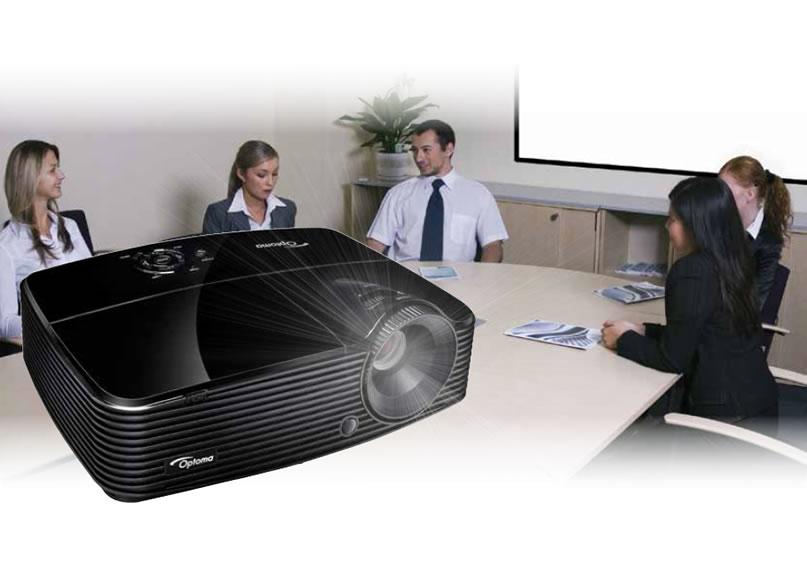 W303 Grandi proiezioni Proiezioni Luminose - 3200 ANSI Lumen Risoluzione WXGA, 15,000:1 contrasto, HDMI input Bassi