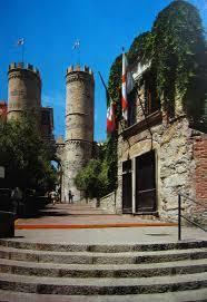 L'edificio ha subìto nel corso dei secoli molti cambiamenti, il principale dei quali causato dal bombardamento del 1684 su Genova, ordinato dal Re Luigi XIV. E' situata poco lontana da Porta Soprana.