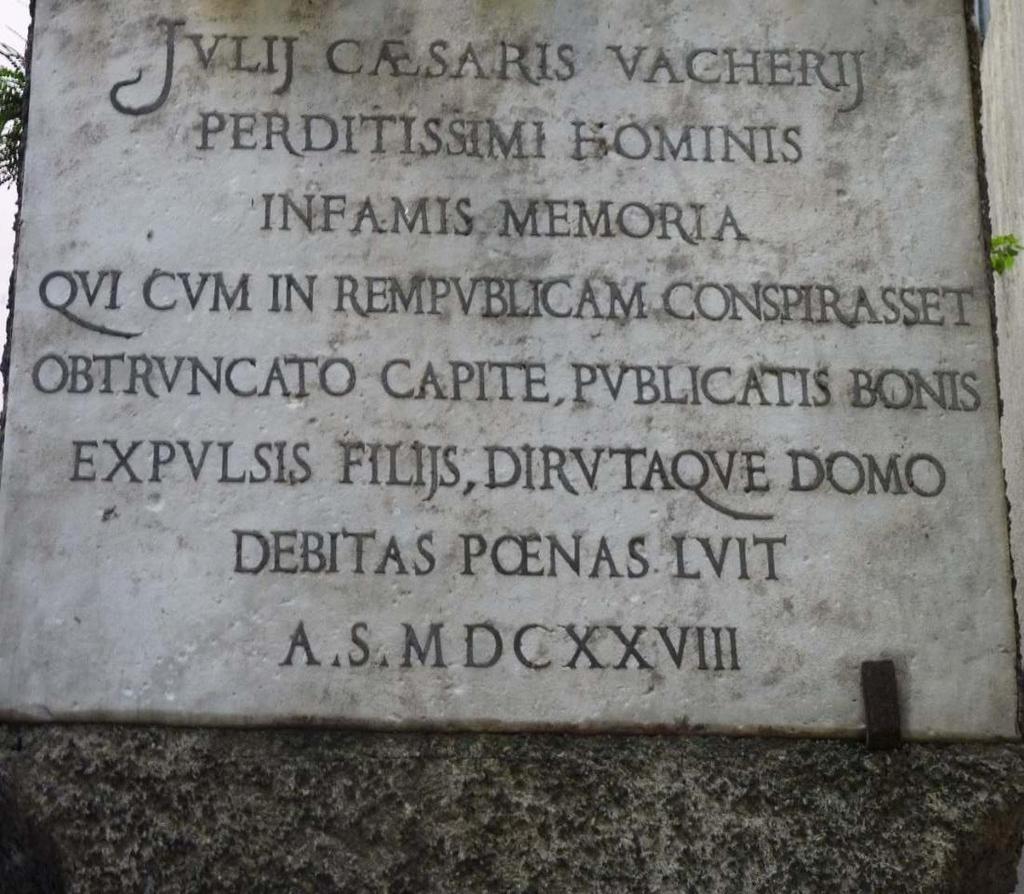 La colonna venne eretta a memoria del tradimento di Giulio Cesare Vachero, avventuriero genovese che partecipò nel 1628 ad una congiura contro la repubblica di Genova.