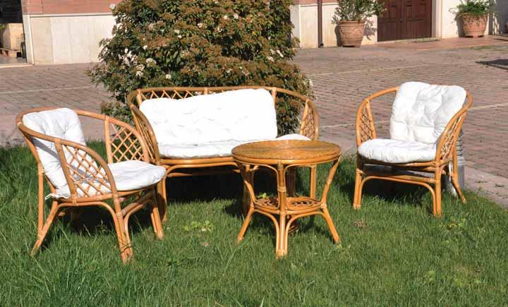 44915 SET GIARDINO IN RATTAN BAHAMA Composto da 2 sedie, 1 sofà e 1 tavolino. Completo di cuscini.