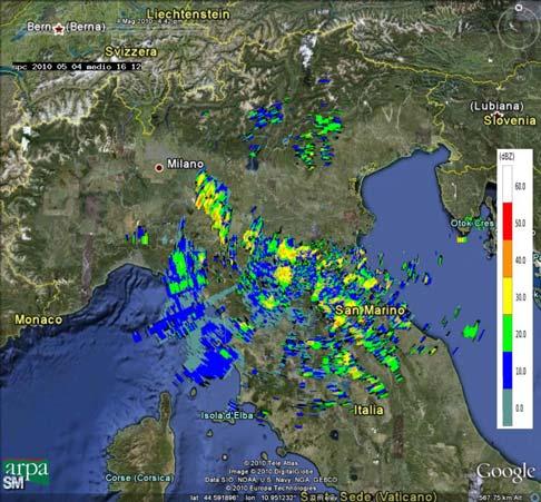 Mappa di riflettività del 04/05/2010 alle 16:12 UTC (a sinistra) e