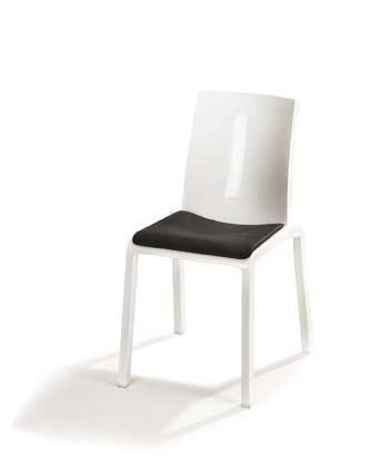 FEEL FEEL FEEL Una sedia robusta dal carattere semplice, le cui linee