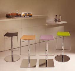 Swivel stool with adjustable height with aluminium base 400x400mm or Ø450mm.