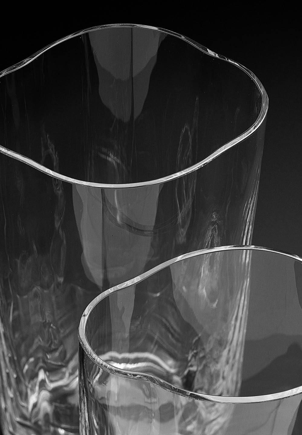 Vasi e coppe a sezione quadrilobata in Cristallo di Murano.
