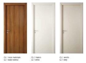 Porte interne: tamburate cieche in laminato con superficie ad elevata resistenza antigraffio e finiture con effetto legno (varie essenze) o bianche a