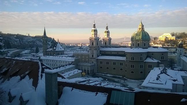 01/01/2015 Vienna Salisburgo Km 319 Ci svegliamo relativamente presto e puntiamo la prua verso Salisburgo dove arriviamo prima di pranzo al campeggio Nord-Sam, Anche in questo caso la signora alla