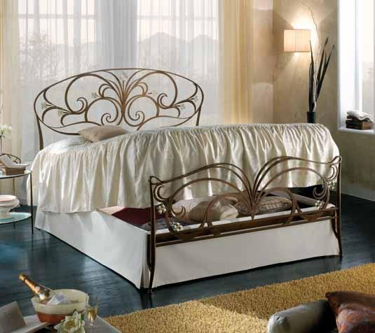 porcellana. Hand-forged solid iron double bed with ceramic details.