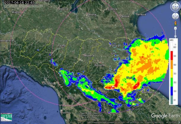 alle 21:15 UTC (in centro a destra), alle