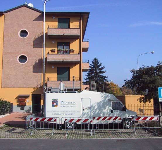 pressi della zona residenziale situata in prossimità di un importante incrocio caratterizzato da elevati flussi di traffico, tenuto conto anche di esposti pervenuti dai residenti i quali si mostrano