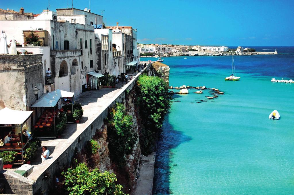 Giorno 3 Salento da scoprire intorno alle 8:00 per Otranto. Visita guidata della città più a oriente d Italia.