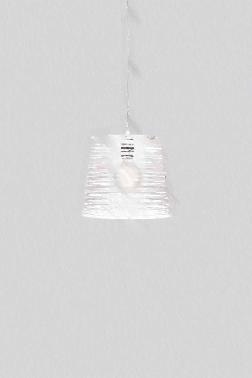 Basic pixi Lampada con paralume conico in policarbonato trasparente decorato con texture nei
