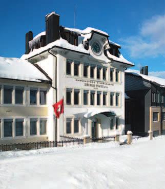 La Manifattura Audemars Piguet 54 La Vallée de Joux, culla dell arte orologera Nel cuore del Jura svizzero, a circa 50 chilometri a nord di Ginevra, si trova un paesaggio che ha mantenuto