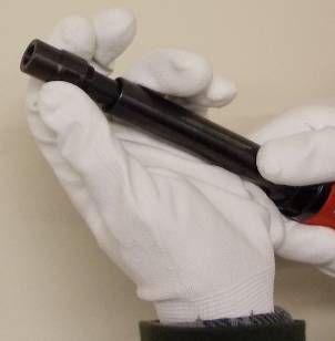 5 UTILIZZO 5.1 Montaggio degli utensili abrasivi (mole) Schiacciamento e taglio Prima di effettuare il montaggio e/o lo smontaggio delle mole, staccate sempre il tubo di alimentazione dell aria.