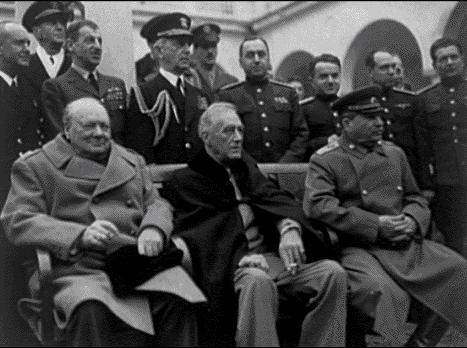 LA CONFERENZA DI YALTA I tre capi di Stato si incontrarono a Yalta ( in Crimea) per stabilire il futuro assetto politico dell Europa. DECISIONI STABILITE: 1.