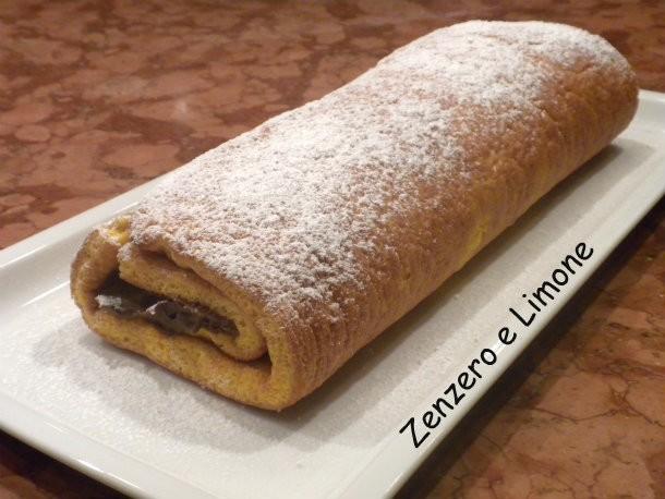 ROTOLO ALLA NUTELLA INGREDIENTI Per la pasta biscotto: 140 g di zucchero 100 g di farina 5 uova 10 g di miele