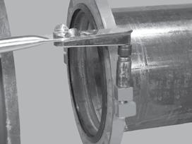 Contatto metallo su metallo più 150 piedi libbra/ ACCOPPIAMENTO: serrare i bulloni di per ottenere il contatto metallo contro metallo.