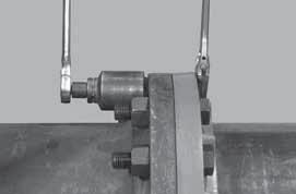 avvitare in modo uniforme i bulloni di collegamento standard con diametro a tutto stelo fino a raggiungere il valore di serraggio richiesto.