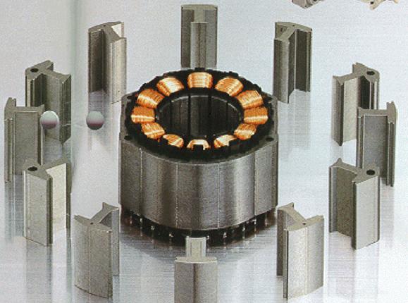 Tuttavia, quando nelle normali operazioni della macchina non sia richiesta una regolazione di tale flusso, si possono realizzare macchine sincrone con eccitazione a magneti permanenti (Permanent