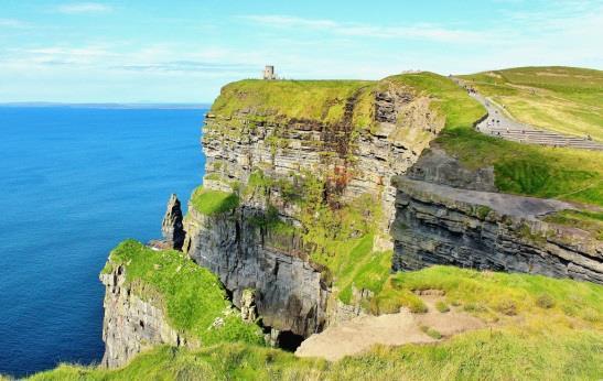 Scegli di trascorrere due giorni e una notte alla scoperta dell'irlanda più vera: Galway, Cliffs of Moher e Aran Island, tre luoghi magici da