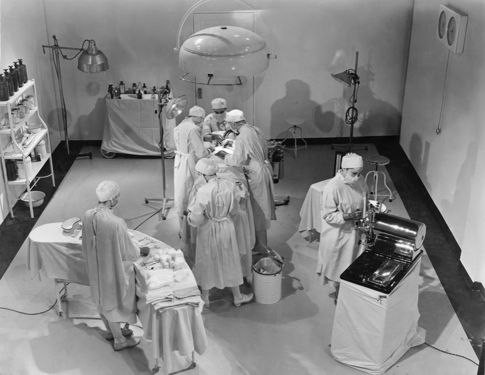 Il passo successivo per tentare di trapiantare un organo venne negli anni quaranta, quando durante la seconda guerra mondiale i gravi ustionati dei bombardamenti di Londra portarono Peter Medawar a