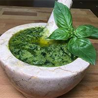 patate Sale grosso Per la preparazione del pesto: 100 gr di foglie di basilico fresco 1