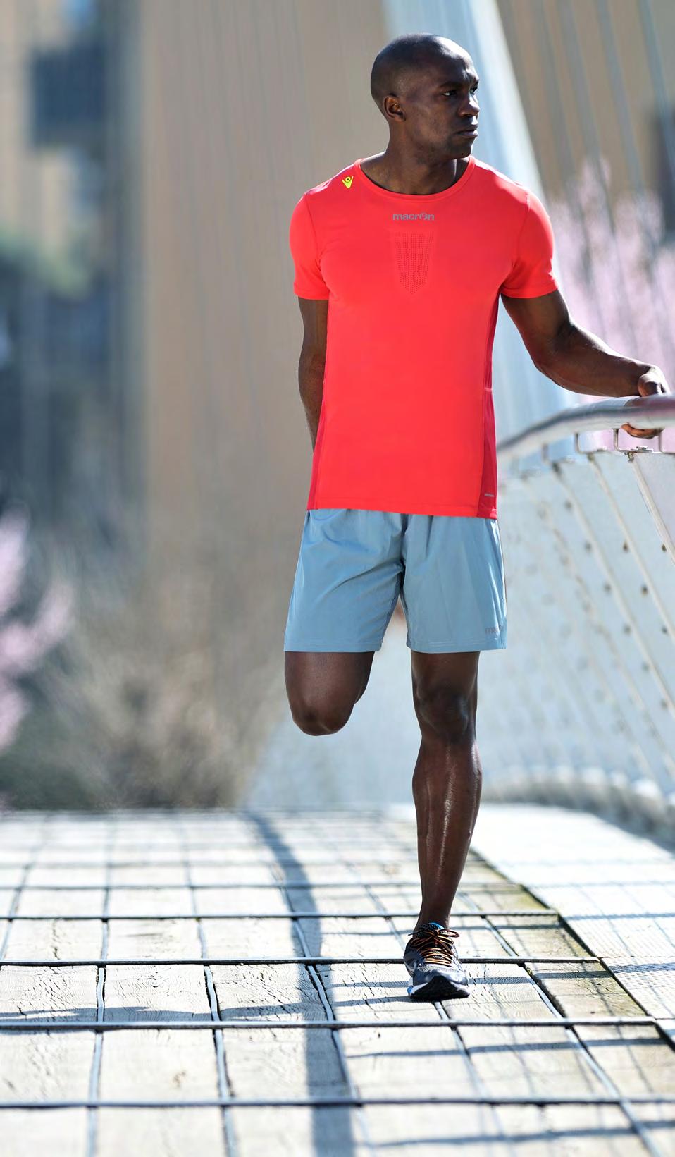 CHINOOK PRO RUN BOSTON MICRO SHORT MAN SPRING SUMMER COLLECTION 2016 Pantaloncini in microfibra elasticizzata leggera (MDrySystem)i realizzati in stile Boston.