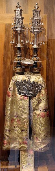 Torah mantello di seta ricamata, puntali e corona in argento