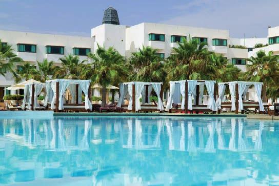 - AGADIR Royal Atlas Hotel & Spa Atlas Hospitality Hotels & Resorts Situato sul lungomare di Agadir nei pressi delle principali attrattive turistiche e a circa 10 minuti dal centro città Spiaggia