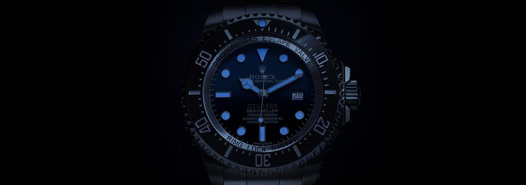 Caratteristiche del Rolex Deepsea LUMINESCENZA BLU L innovativa luminescenza Chromalight sul quadrante permette una leggibilità ancora maggiore negli ambienti con scarsa luminosità.