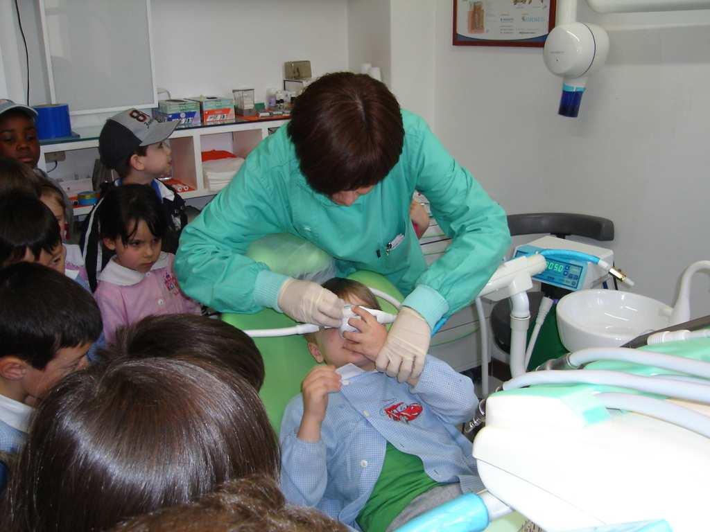 denti, il dentista regala ad ogni