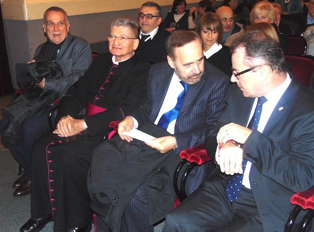 Il presidente di 50&Più Lecco, Eugenio Milani, con Mons.