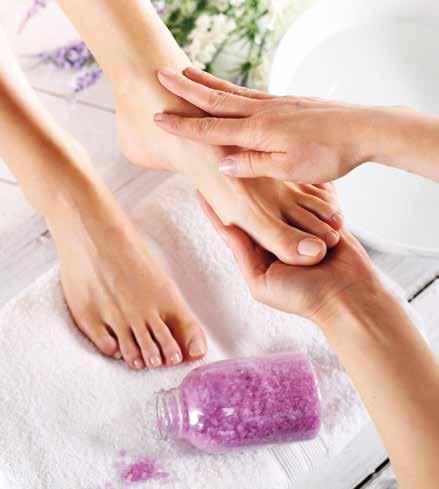 WELL - Bagno di fieno sudtirolese - Massaggio parziale - Manicure - Pedicure 102,00 COSE DA UOMINI - Bagno di fieno sudtirolese - Massaggio completo - Trattamento viso per LUI - Manicure 165,00