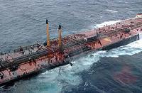 Porto di Ravenna (dati 2001) Porti, attività e traffici - totale merci 23.931.873 ton potenzialmente pericolosi - prodotti petroliferi 4.864.857 ton - prodotti chimici 1.