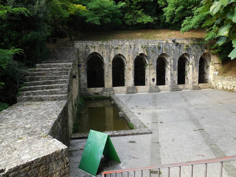 VISITA POGGIBONSI Fontane delle Fate - di fonte all area di sosta Immersa in un meraviglioso giardino è possibile ammirare le Fontane delle Fate, grande