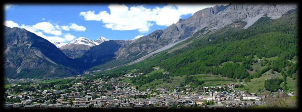 HOTEL SANT ANTON 4* BORMIO (SO) L hotel Sant Anton è l ambiente ideale per le vacanze sia degli sportivi sia di quanti cercano il benessere delle vicine cure termali o per chi, semplicemente,