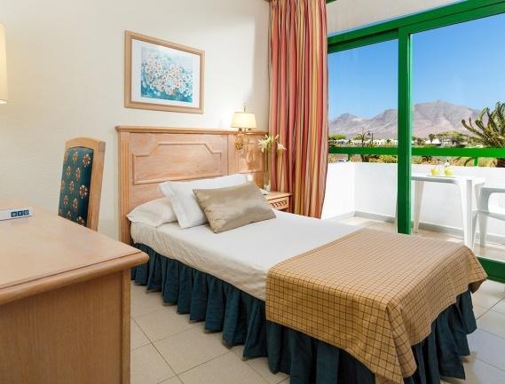 Camere L H10 Lanzarote Princess propone camere dotate di tutte le comodità: Balcone o terrazza ammobiliati TV LCD con canali internazionali
