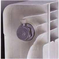 In Figura 63 si ha un esempio di installazione di un radiatore (nel caso particolare in ghisa, modello TEMA Ideal Standard).